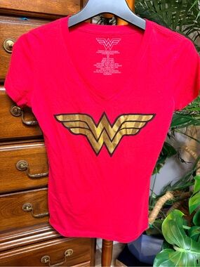 ✨ 3 for $15 sale - DC Comics Red V-Neck Tee with Gold Wonder Woman Logo -